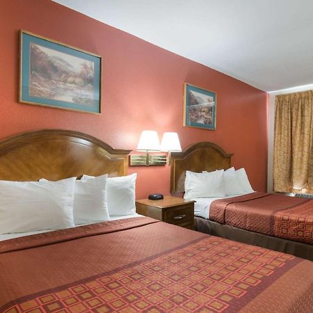 Rodeway Inn Wormleysburg - Harrisburg Exterior photo